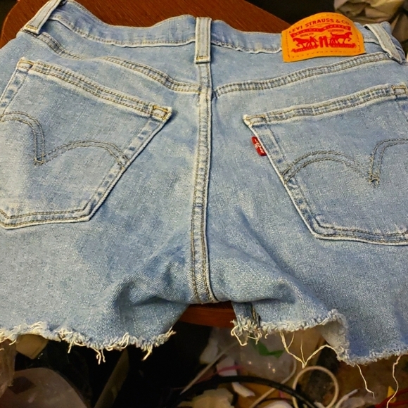 Levi's High Rise Shorts in Tribecca Scoop Light Wash Size 27 - Picture 5 of 10
